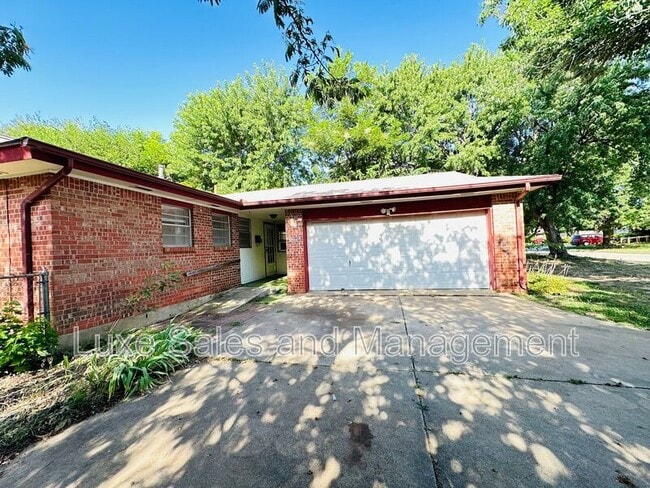 Building Photo - 4313 Epperly Dr