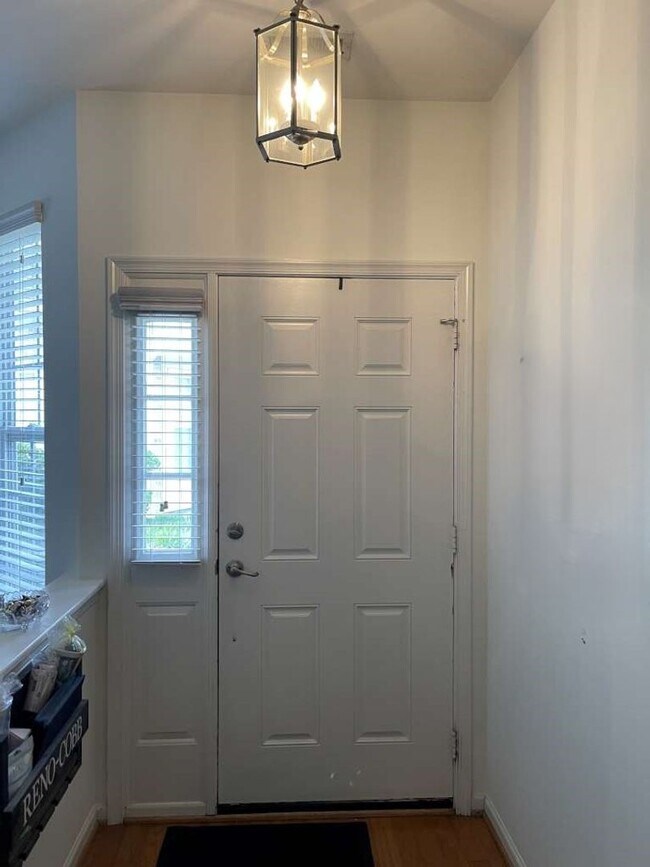 Foto del edificio - Gorgeous end unit condo in Westbriar at Ri...
