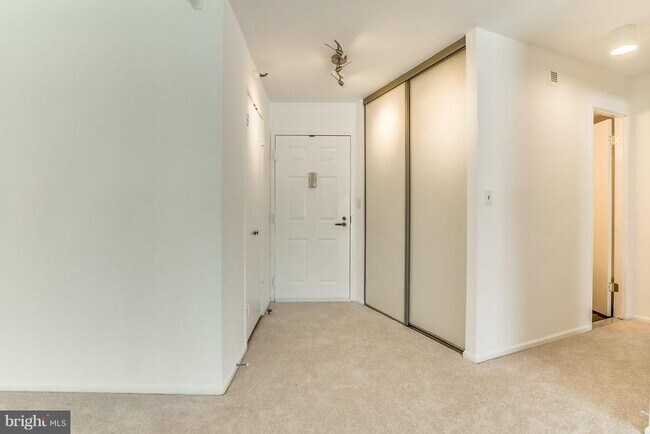 Foto del edificio - 1600 N Oak St