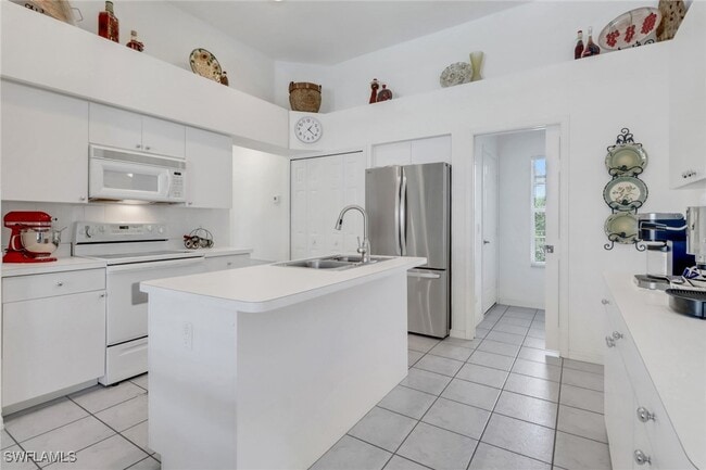 Foto del edificio - 3650 Sunland Ln