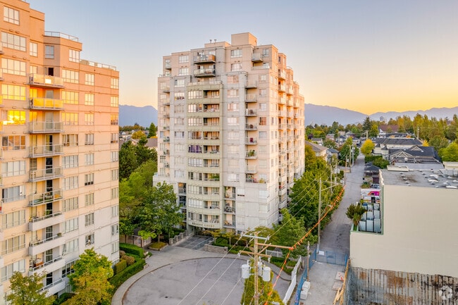 Regent Court at Wellington Mews