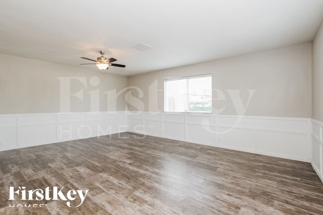 Building Photo - 2307 E Everett Dr