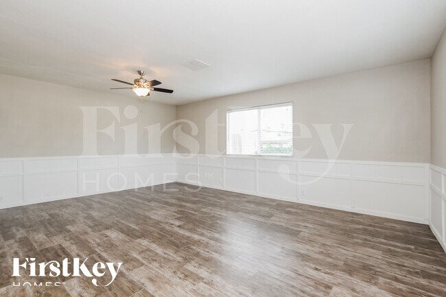 Foto del edificio - 2307 E Everett Dr