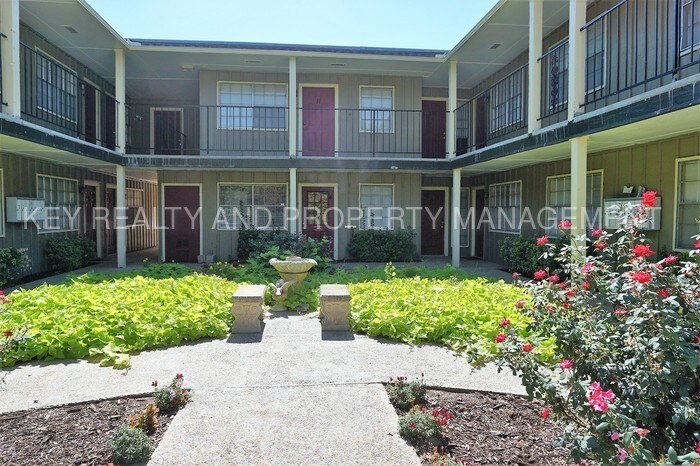Primary Photo - 700 NW 17th St