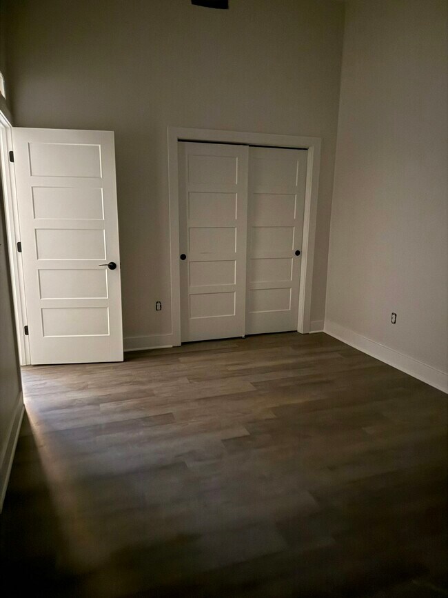 Foto del edificio - 106 E Erie St