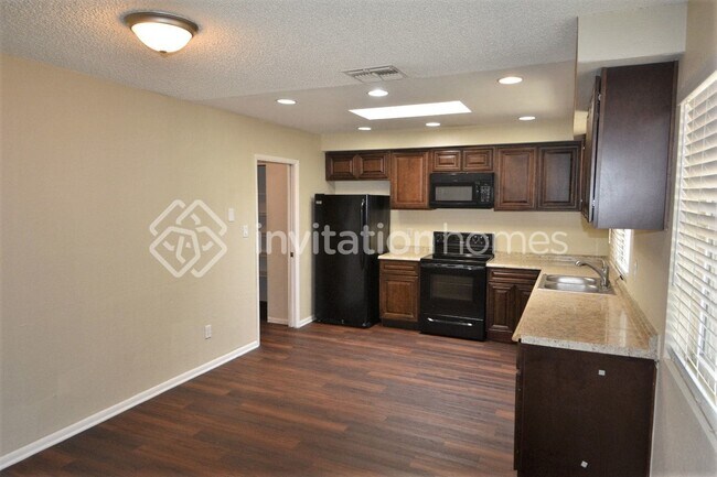 Foto del edificio - 4632 W Poinsettia Dr