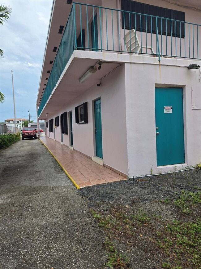 Building Photo - 15 W 9th St