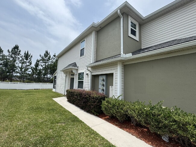 Foto del edificio - Spring Move in Special:  2nd month rent is FREE if you sign a lease before the end of July.