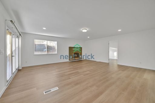 Foto del edificio - A beautiful 4 bed and 2 bathroom house for rent