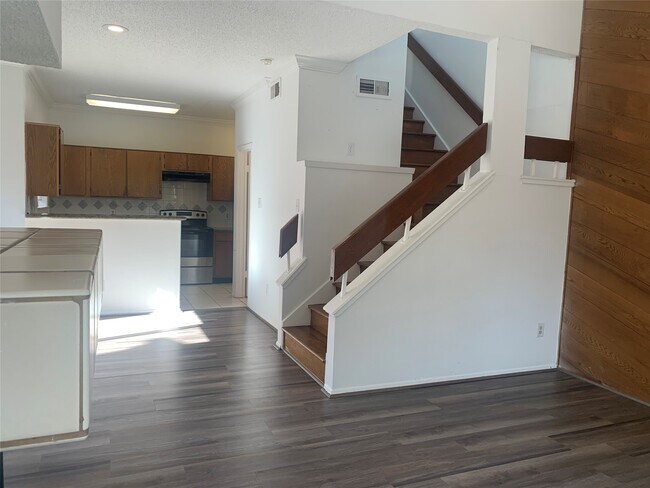 Foto del edificio - 2710 Grants Lake Blvd