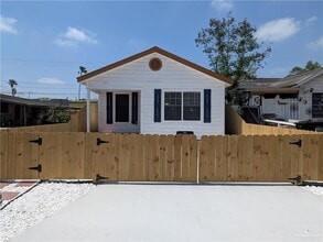 Building Photo - 209 N Kansas Ave