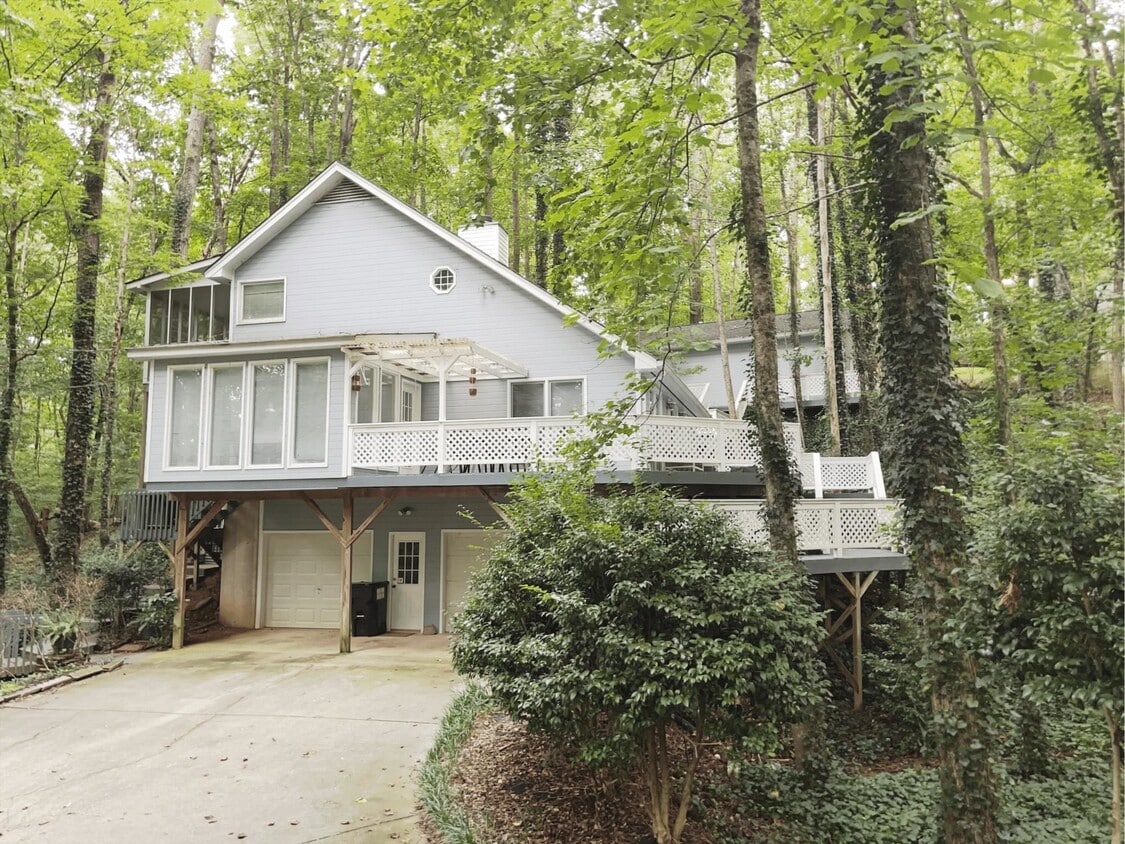 Foto principal - 4049 Skyline Dr