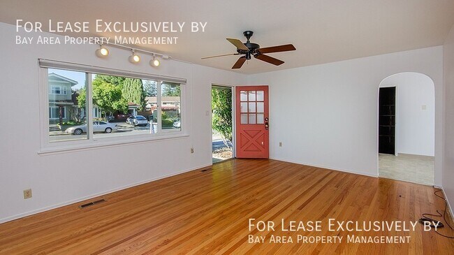 Building Photo - This home has 2 bedrooms, 1 bathroom, A/C ...