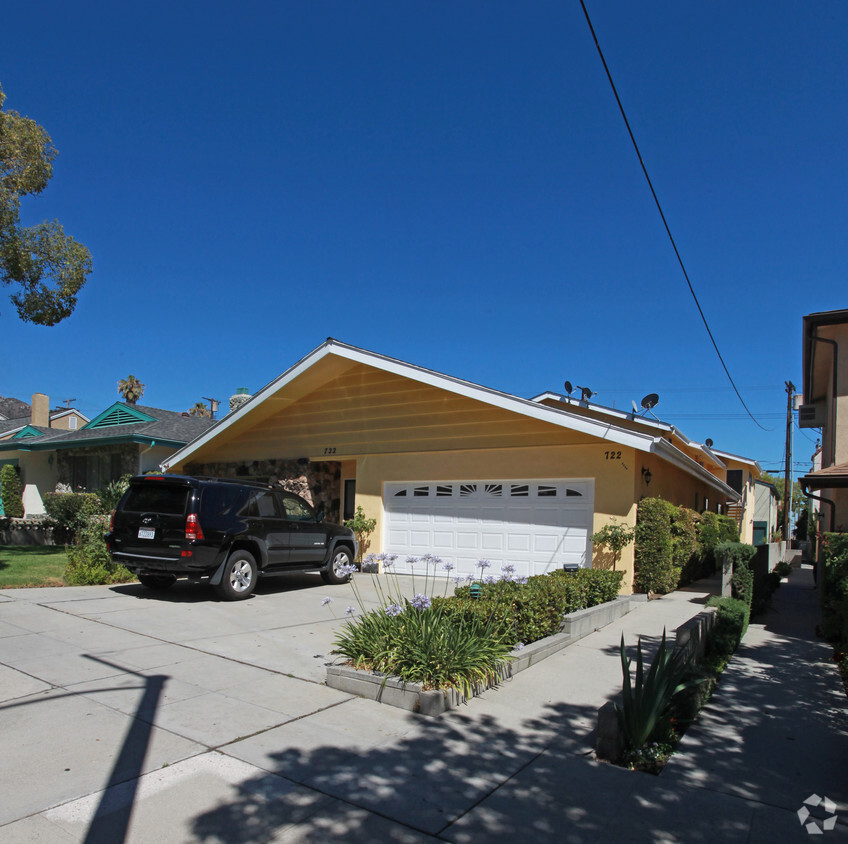 Building Photo - 722 E Angeleno Ave
