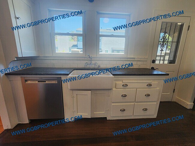 Foto del edificio - Live the Belmont Shore Lifestyle! Beautiful Spanish 2 Bedroom / 1 Bath Home w/ Garage