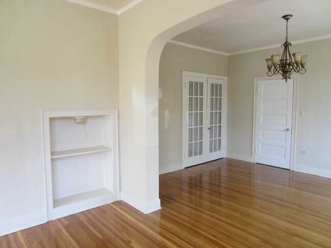 Living/Dining - 2020 W Pacific Ave