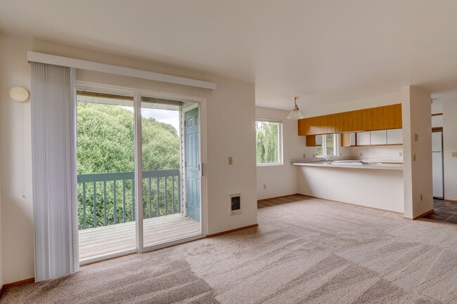 Building Photo - Two Bedroom Apartment in Coupeville