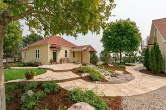 Building Photo - 745 Jackson Ct