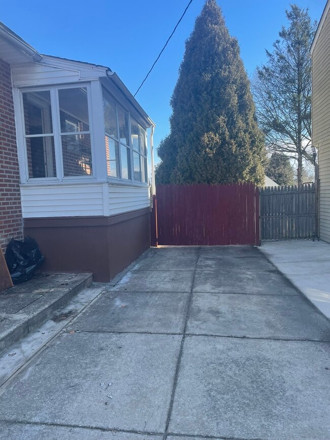 Building Photo - 77 S Sproul Rd