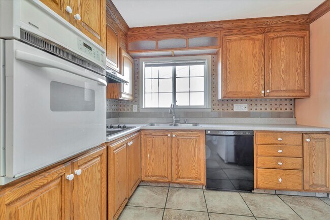 Foto del edificio - 43585 Montrose Ave