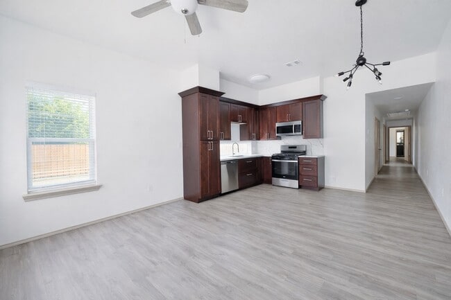 Building Photo - 113 Bolden St