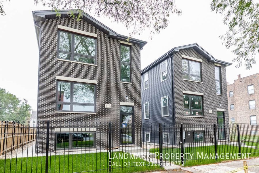 Foto principal - 4735 S Michigan Ave
