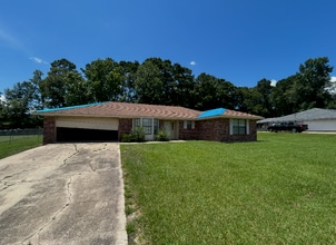 Building Photo - 150 Shelly Ln