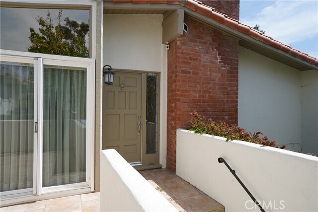 Building Photo - 649 Vista Bonita