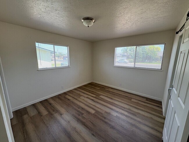 Foto del edificio - Updated Interior home in Dinuba near Shopp...