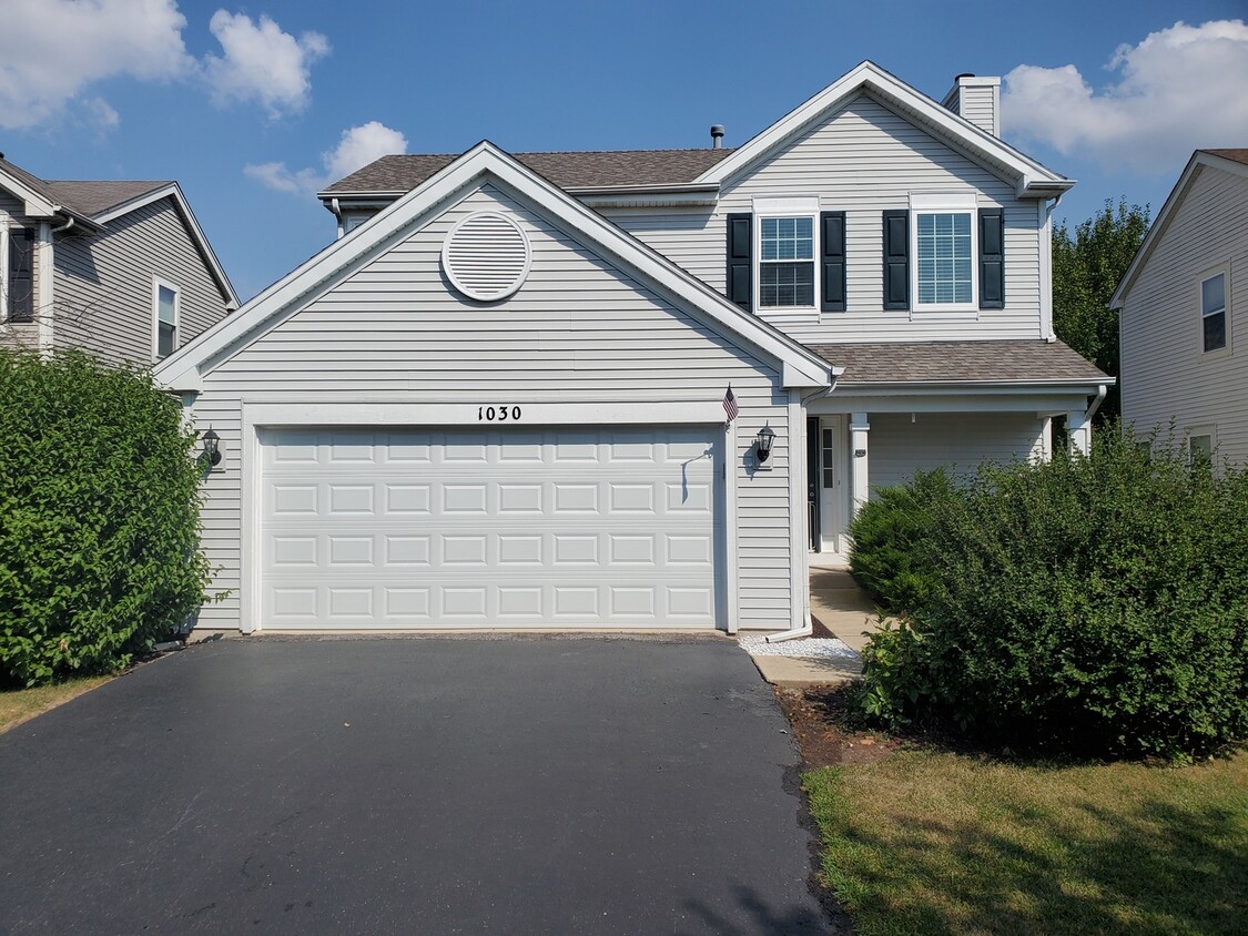 Primary Photo - 1030 Shoreline Dr