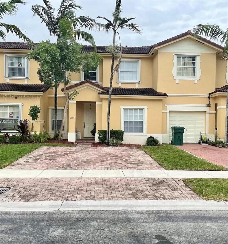 2405 NE 42nd Ave, Homestead, FL 33033 Townhome Rentals in Homestead FL