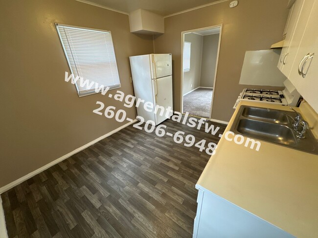Building Photo - 3 Bedroom House- Section 8 OK!