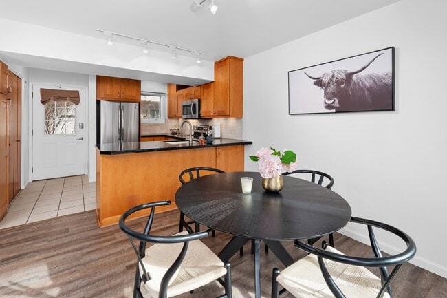 Foto del edificio - 814 W Bleeker St