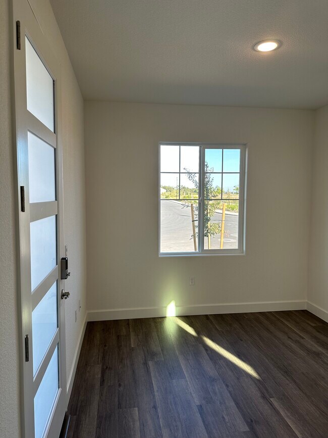 Building Photo - 2088 Evening Star Cir