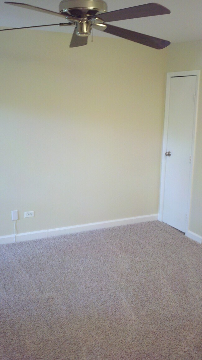 Building Photo - 5532 E Lake Dr