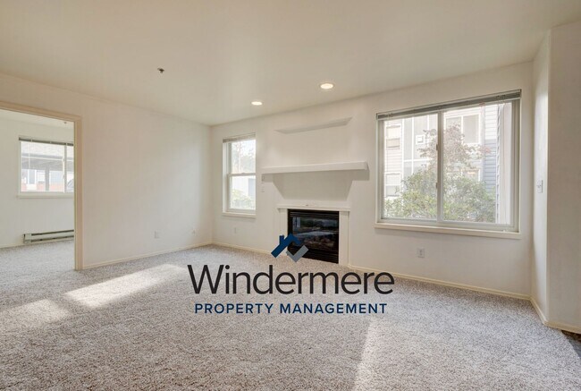 Foto del edificio - 3 Bed 2 Bath Ground Level Condo