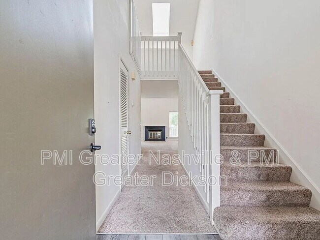 Foto del edificio - 717 Barlin Ct