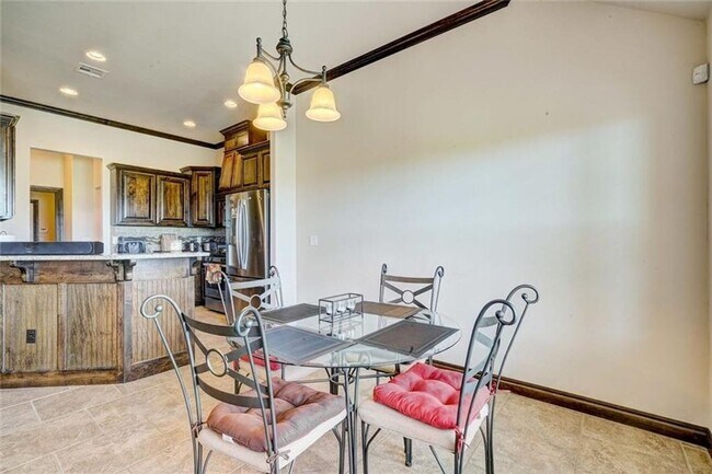 Building Photo - St James Park Home in Norman - Community P...