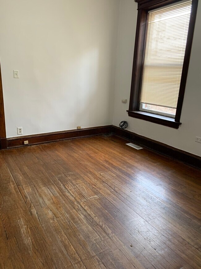 Foto del edificio - 2744 N Kimball Ave