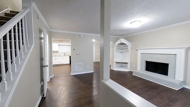 Building Photo - 717 Redland Dr