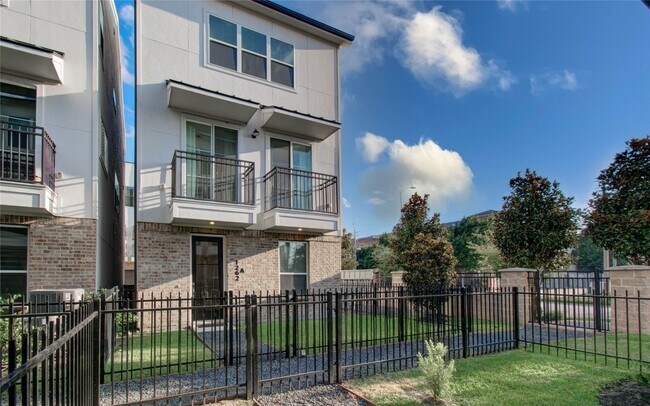 Foto del edificio - 1262 N Post Oak Rd