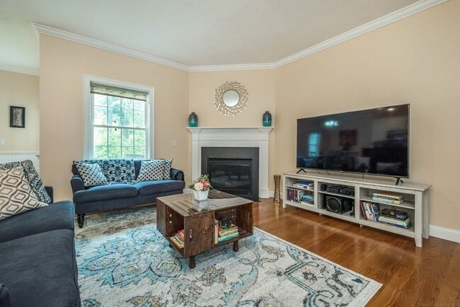 Building Photo - 4 Cyrus Way