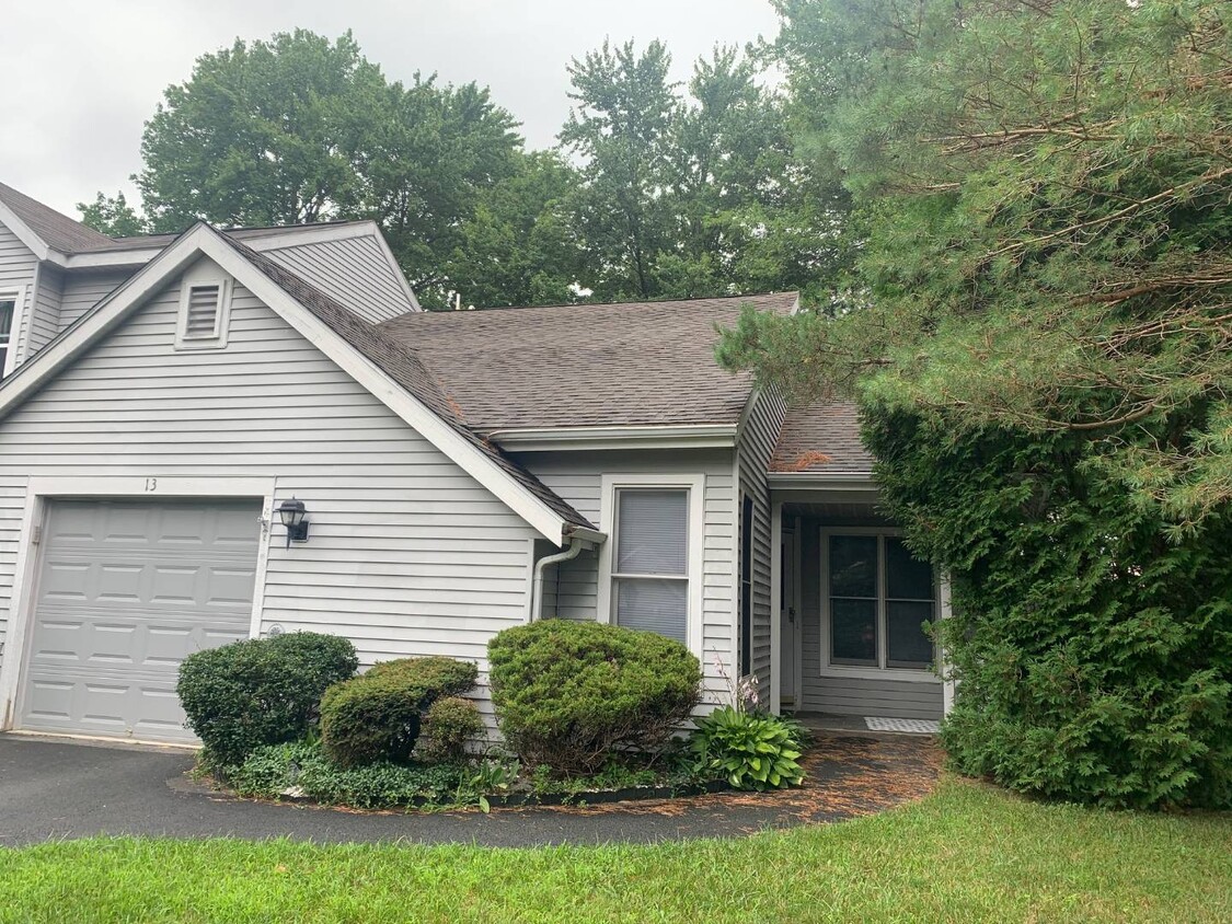 Primary Photo - 13 Stoney Creek Dr