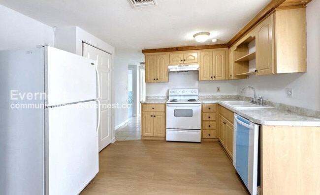 Building Photo - 1535 Toledo St