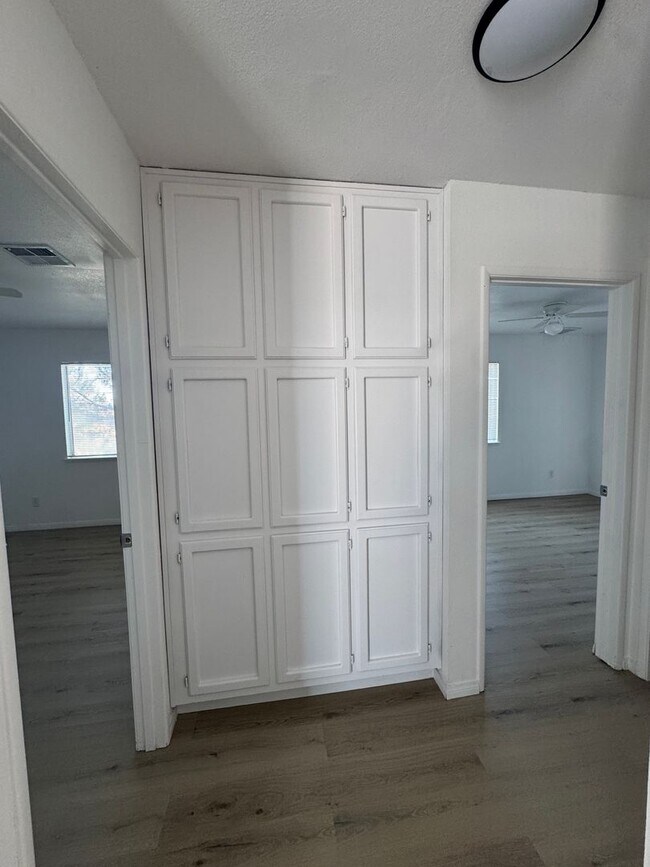 Foto del edificio - 928 E California Ave