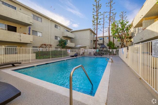 Building Photo - Oak Tree Apartments