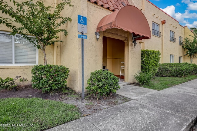 Building Photo - 6561 Mission Ct