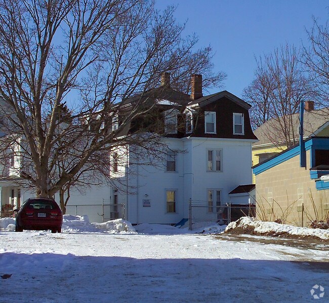 Building Photo - 772 2nd St