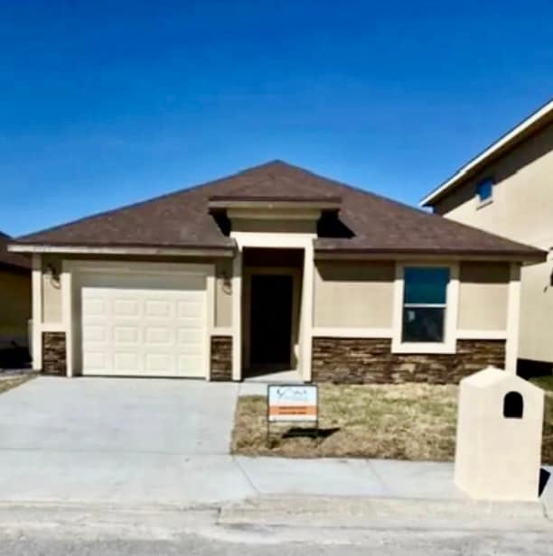 Building Photo - 2021 Treasure Oaks Dr