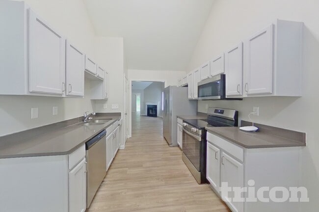 Building Photo - 7715 Hidden Creek Dr